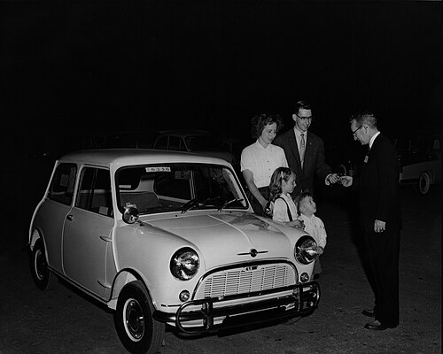 テキサス州で最初に販売されたモーリス・ミニ・マイナーは、1959年にテキサス州アーリントンの家族に納車された。