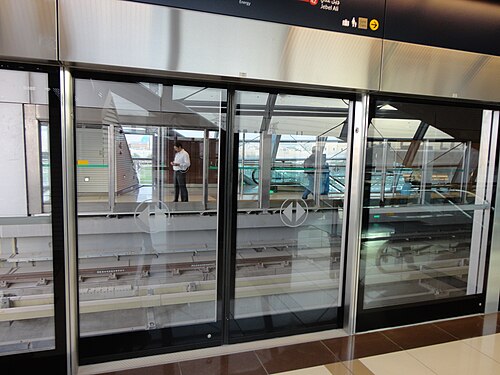 ドバイメトロのレッドラインにあるイブン・バトゥータ・モール駅