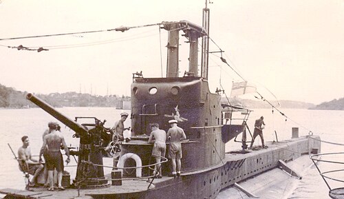 セイロン島トリンコマリー港に停泊中のイギリス海軍S級潜水艦HMSシビル。