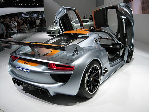 2011年ジュネーブモーターショーでの918 RSRコンセプト