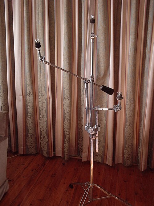 20mmマウントを使用したトリプルシンバルスタンド