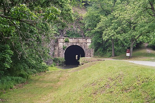 トンネルの上流側を別の角度から撮影した写真