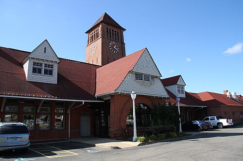ミシガン中央鉄道駅 (ミシガン州バトルクリーク) 現在: レストラン「クララズ オン ザ リバー」。1971 年に国家歴史登録財に登録されました。