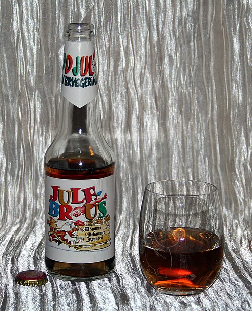このユールブルスのボトルは、ノルウェーでクリスマスシーズンに飲まれる季節限定のソーダです。