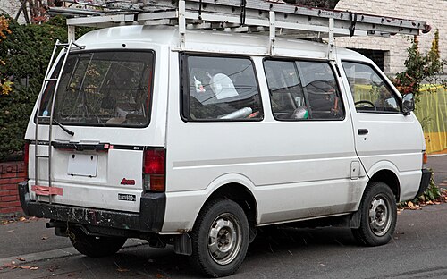 日産バネットバンのリアビュー
