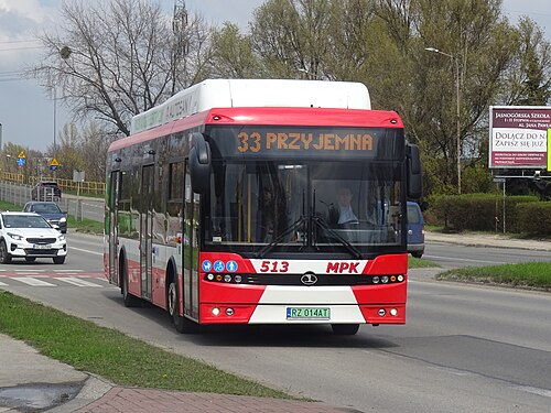 チェンストホヴァの33番線のAutosan Sancity 12LFEバス