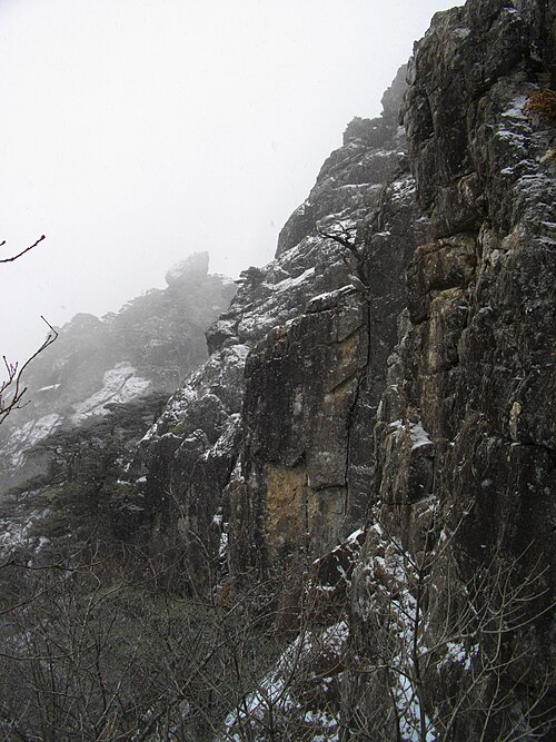 伽倻山七仏峰付近の石垣（１）
