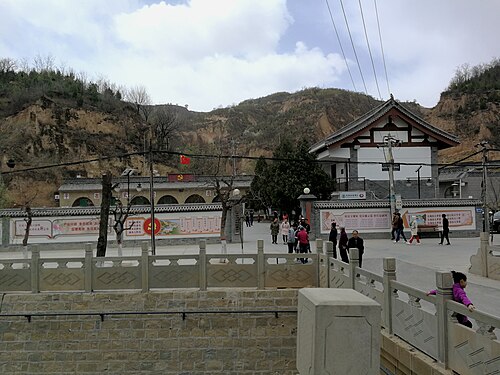 梁家河村