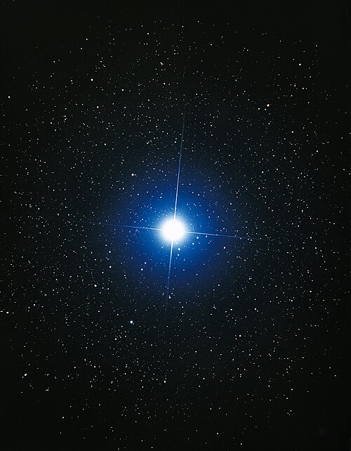 シリウス星。青色で示されており、周囲の星々よりもはるかに大きく明るい。