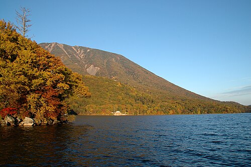 湖の紅葉
