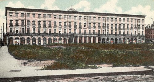 20世紀初頭の廃墟となったセントルイスホテル。画像はおそらく1908年以前のもの。