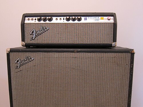 2X15インチ スピーカー キャビネットを備えた Fender Silverface Bassman アンプ AB165。