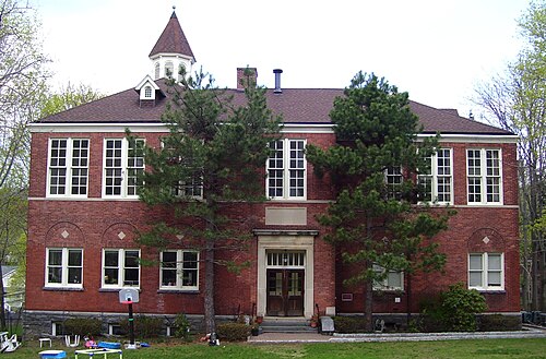 イースト・アーヴィントン公立学校の建物（現在は分譲マンション）
