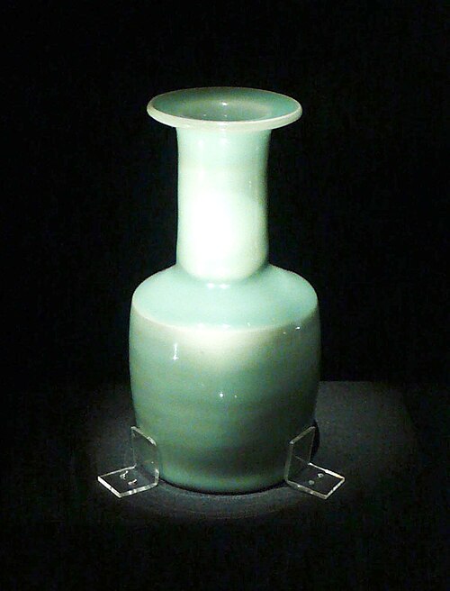 南宋時代の龍泉青磁の皿口花瓶