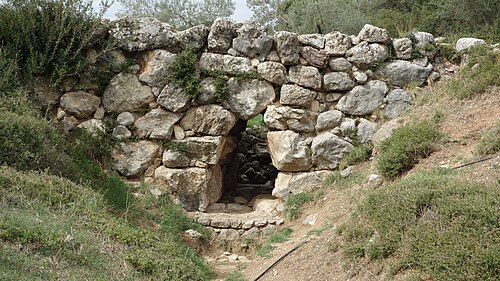 アルカディコ橋（紀元前1300年頃 - 1190年）：コーベルアーチ、サイクロプス式石積み