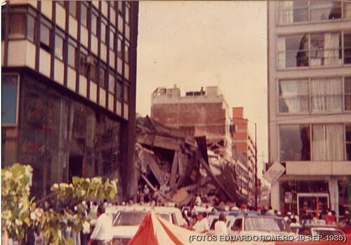 1985年のメキシコシティ地震後のコナレップSPPビルの廃墟