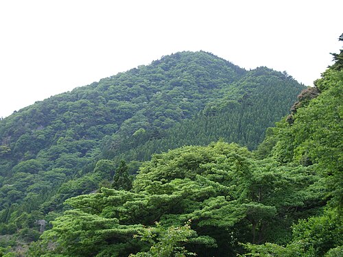 加耶神社から見た鉾立山
