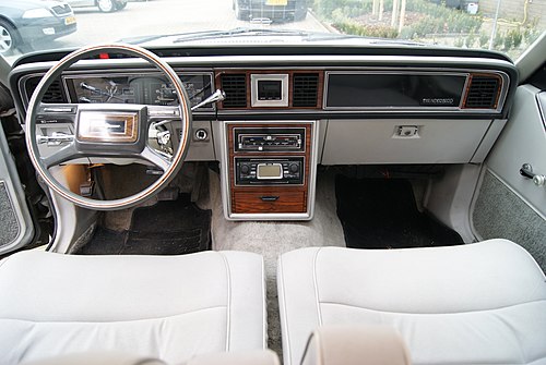 1980 サンダーバード インテリア (ベーストリム)