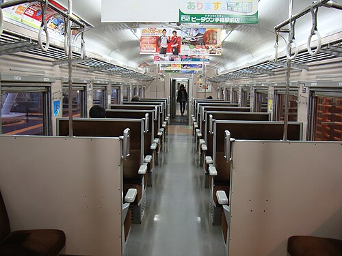2011年10月撮影のクハ711-210（セット番号S-110）の機内