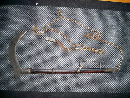 鎖と鉄の重りが付いた日本の鎌武器「鎖鎌」
