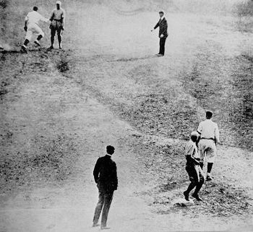 ビル・ワムズガンスは1920年に無補殺三塁打を達成した。