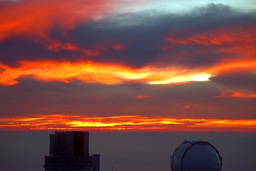 マウナケア天文台に沈む夕日