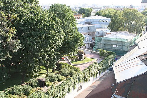 ウクライナツェワ議場からのモロゾフ庭園の眺め (ロシア語: Палаты Украинцева)