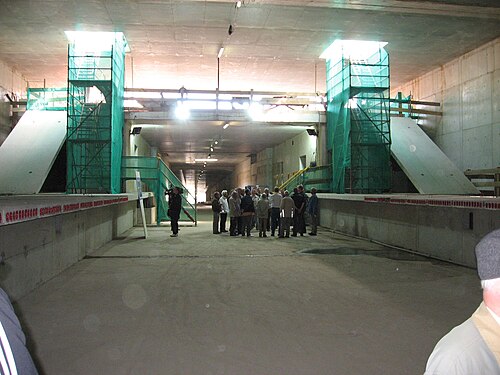 ヨーロッパ広場の駅舎、2009 年 6 月。