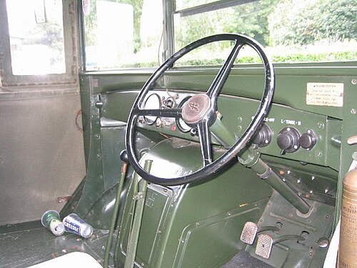 オースティン K2/Y 救急車の運転席。