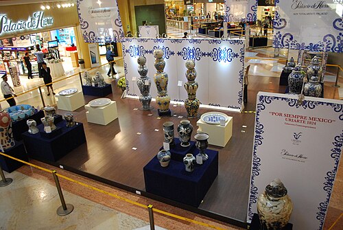 ウリアルテ・タラベラを展示するポランコ店