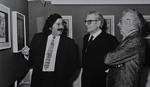 ピエール・レスタニーが自身の展覧会のオープニングで撮影した肖像写真