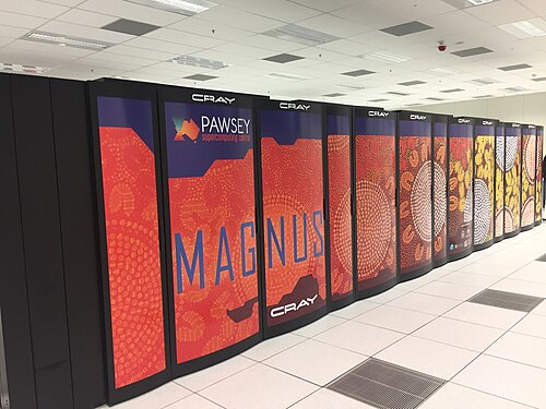 オレンジ色のセグメントに青い文字で「Magnus」と表示されたスーパーコンピューター。