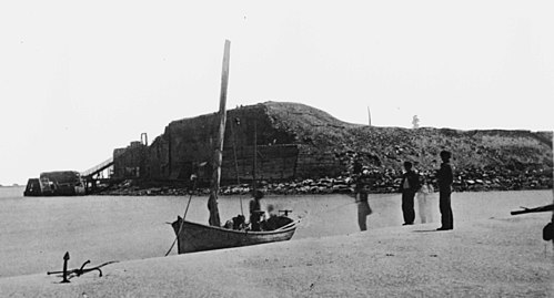 1865年、砂州から見たサムター要塞の眺め。