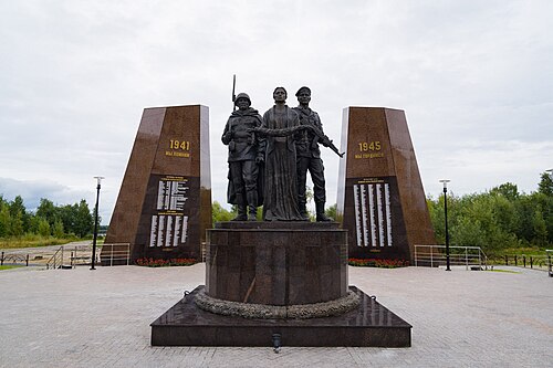 過去の戦争の英雄たちを称える名誉の路地