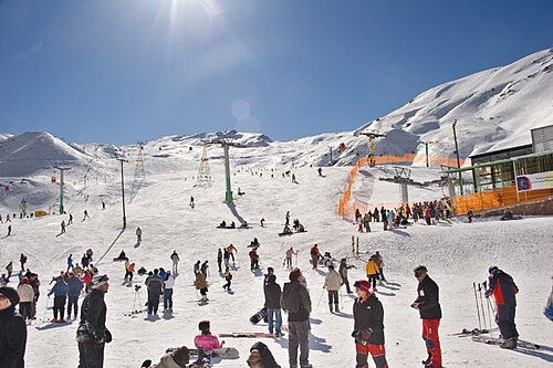 イラン最大のスキーリゾートであるディジンは、テヘラン近郊に位置している。