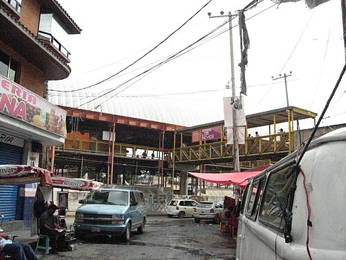 メキシコシティ地下鉄ロス・レイエス駅入口