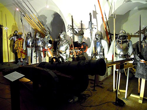 博物館の甲冑の展示