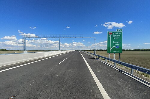 R7 高速道路、シャモリン・ザパド交差点近く