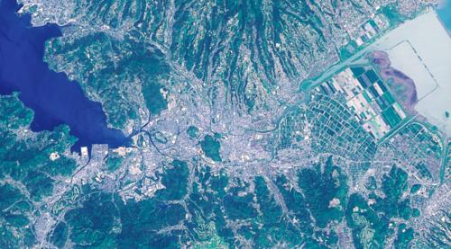 諫早市の衛星写真（国土地理院提供）