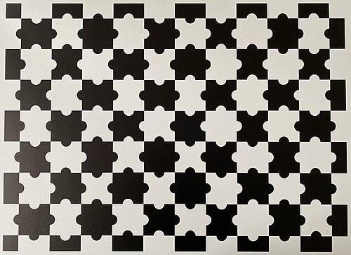 8×11のチェス盤の角を持つパズルボードパターンの例。