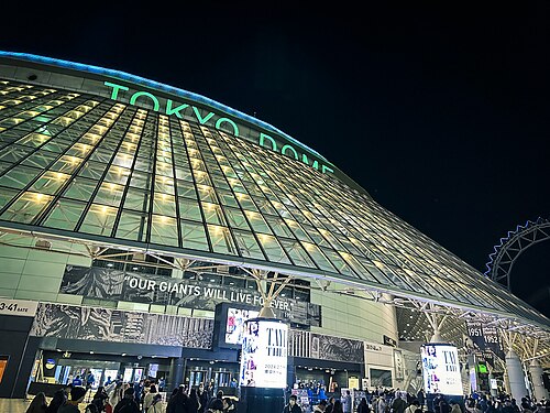 (2-7-24) テイラー・スウィフトのエラス・ツアー日本初公演の夜の東京ドームの外観