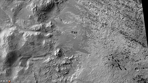 火星偵察オービター搭載のCTXカメラで撮影された、リッチー・クレーターの西壁沿いの扇状地。注：これは前の画像を拡大したものです。