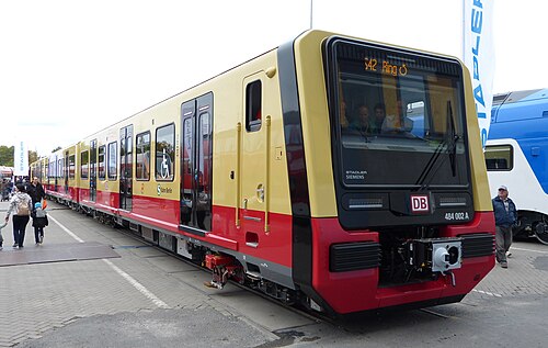 クラス483
