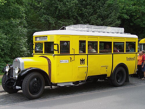 1925年のドイツの郵便バス