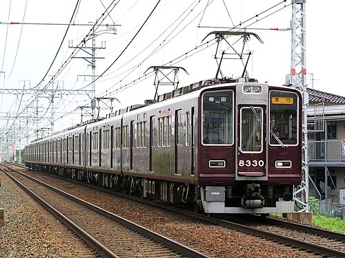 2006年7月、8330編成が先頭に2両＋6両編成の列車を牽引している。