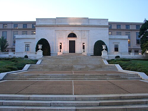 1933年：アメリカ薬学協会ビル、ワシントンD.C.
