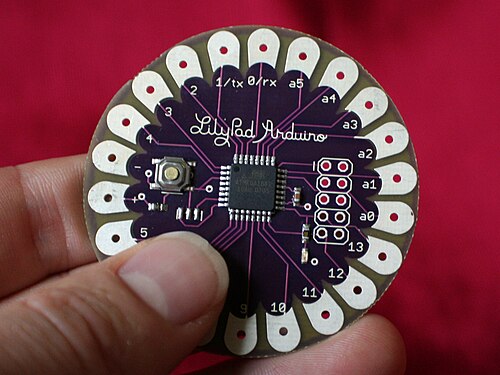 Arduino LilyPad 00[49] (rev 2007) (USB なし)