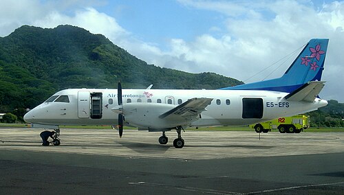 エア・ラロトンガのサーブ340島間定期便が空港に到着