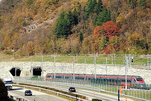 ビアスカ、南側入口、標高312m（1,024フィート）