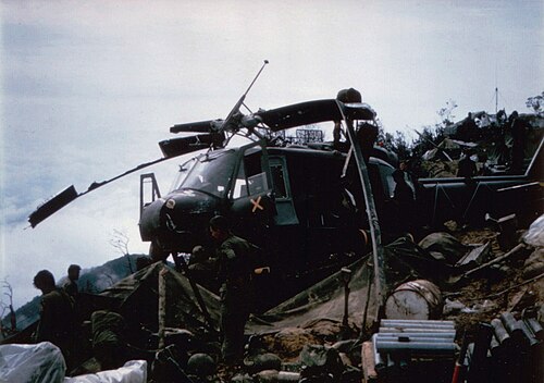 1968年4月26日。デラウェア作戦、シグナルヒル（アシャウ渓谷）で2機目のヘリコプターが墜落。